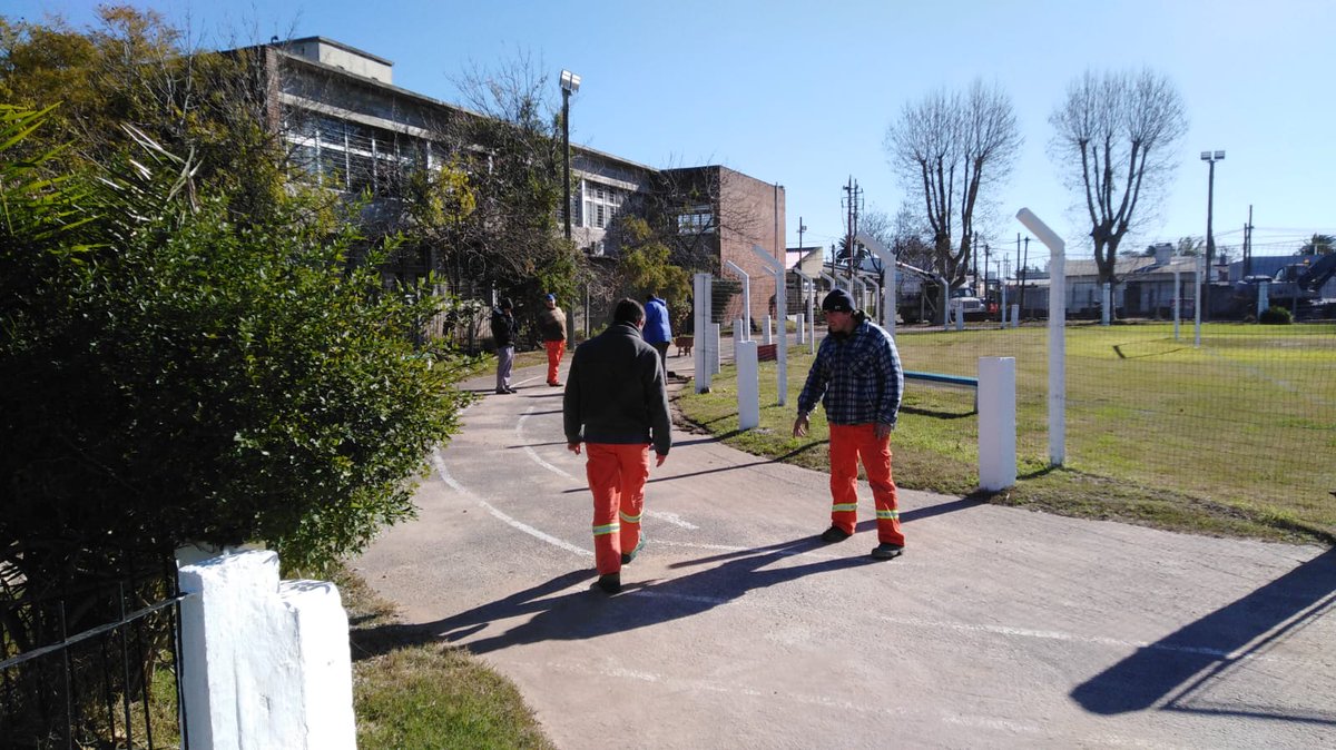 GobiernoRocha's tweet photo. #Proyecta2019
#Deportes
#PlacitaDeportes de Rocha
Espacio deportivo emblemático de la ciudad, renovado, y colorido.
Espacios públicos para la práctica deportiva mejoran la calidad de vida de niños, niñas, jóvenes y adultos.
#RochaCrece en espacios deportivos https://t.co/zJScQUQGbw
