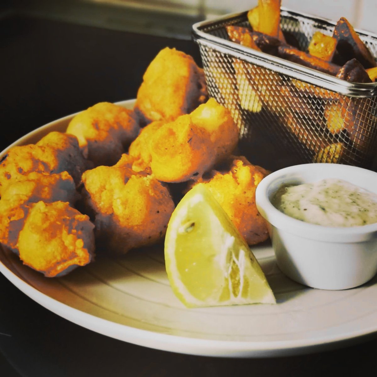 eoghanmulgrew1's tweet image. Posh scampi, twice fried chips, rémoulade #idocooking #dinner #irishchef #cheflife #fish #seafood

@AssarancaVodka and @MolsonCoors battered @SuperValuIRL monkfish, @chips made from @Keoghsfarm potatoes