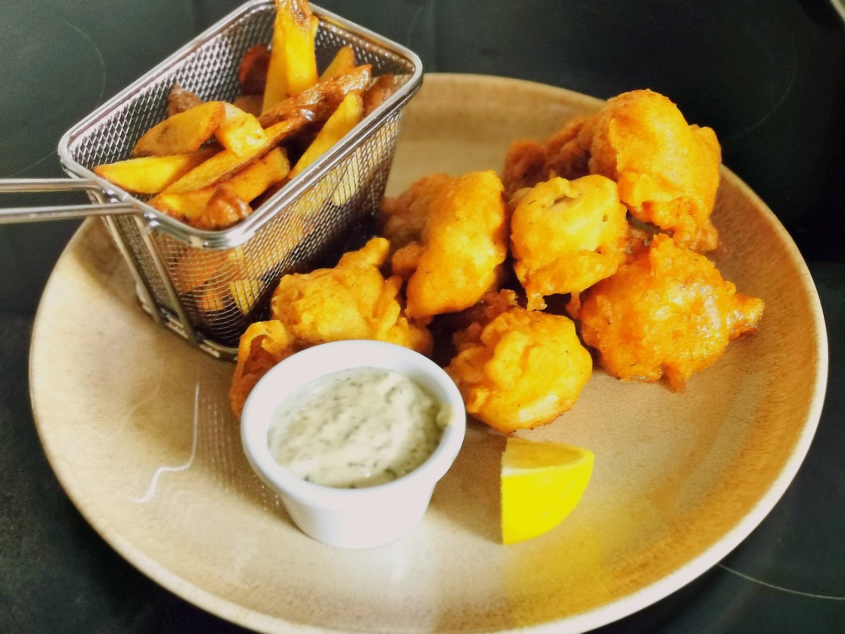 eoghanmulgrew1's tweet image. Posh scampi, twice fried chips, rémoulade #idocooking #dinner #irishchef #cheflife #fish #seafood

@AssarancaVodka and @MolsonCoors battered @SuperValuIRL monkfish, @chips made from @Keoghsfarm potatoes