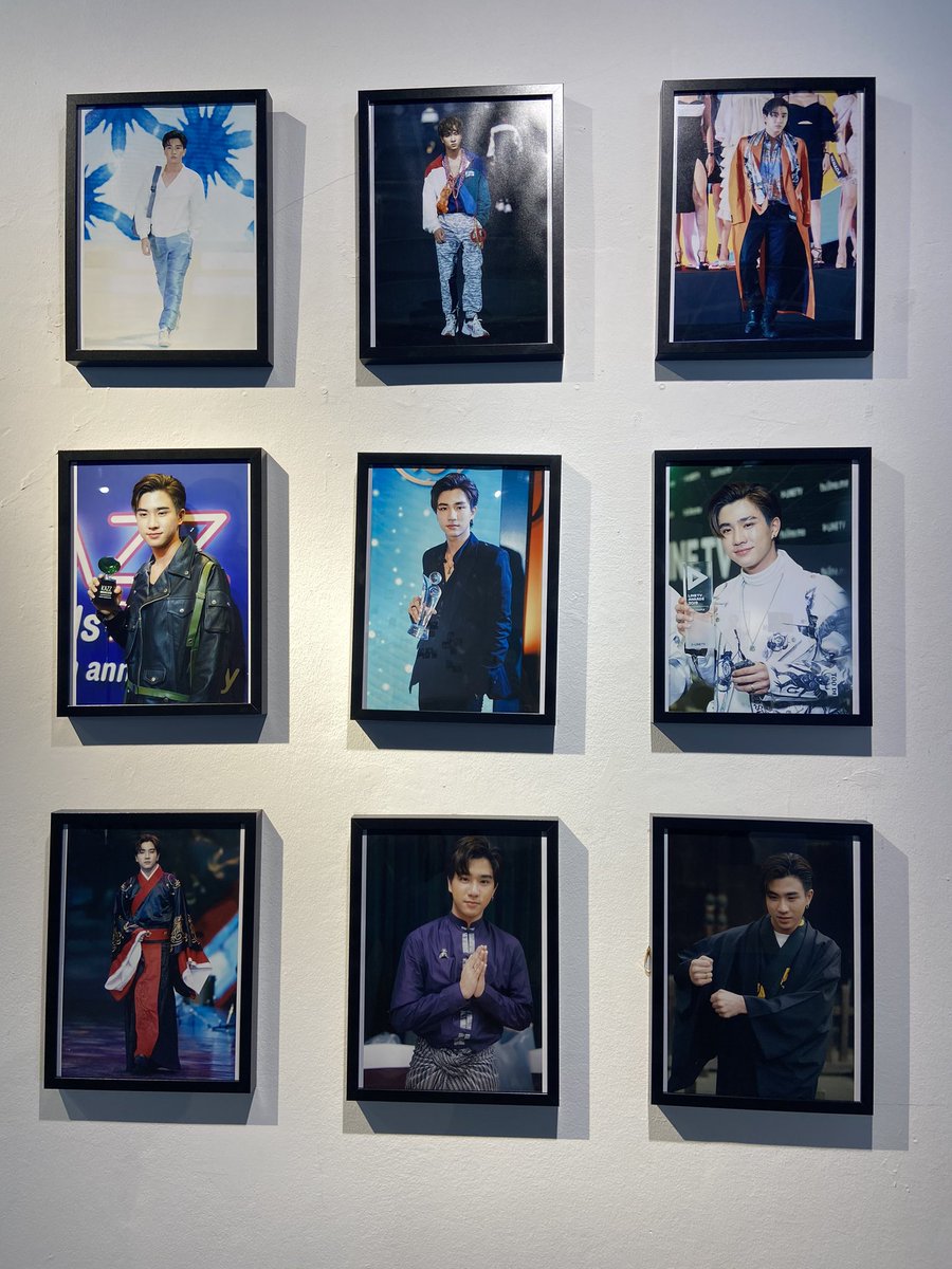 __Bbsp__'s tweet photo. "Happy Perth's Day 2020" 🐯🖤🎂
เมื่อวานไป Gallery ที่มศว.คือรูปน่ารักมากก แล้วตอนเย็นมีเด็กแอบไปดูโปรเจคตัวเองด้วย แต่คือนี่ไปตั้งแต่ตอนบ่ายละไง เสียดายสุดด คืออยากเจอแล้วว คถนะเจ้าแสบบ 🥰🥰
#KDPPE
#PerthTanapon
#HappyPerthDay19th
#PerthDayfromUS
@perthppe https://t.co/aDcXAONY4k