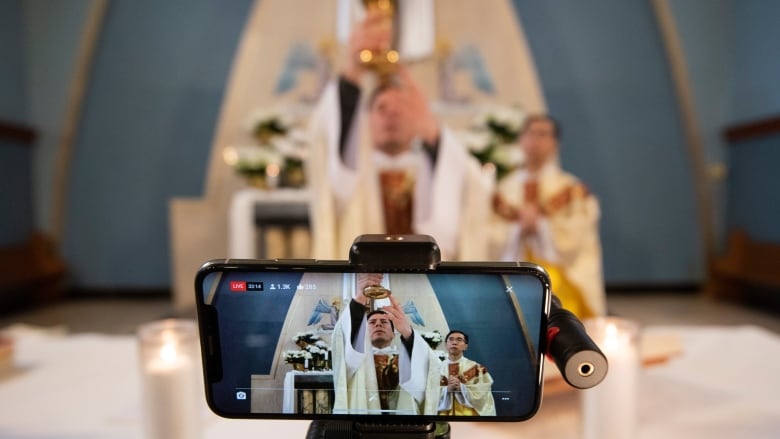 "Tools for Studying Pandemic Religion"

A. Trevor Sutton considers what "sighters" and scholars of religion can learn from the field of human-computer interaction (HCI) about studying religion during and after the #COVID19 pandemic

divinity.uchicago.edu/sightings/arti… <a href="/UChiDivinity/">UChicago Divinity School</a>