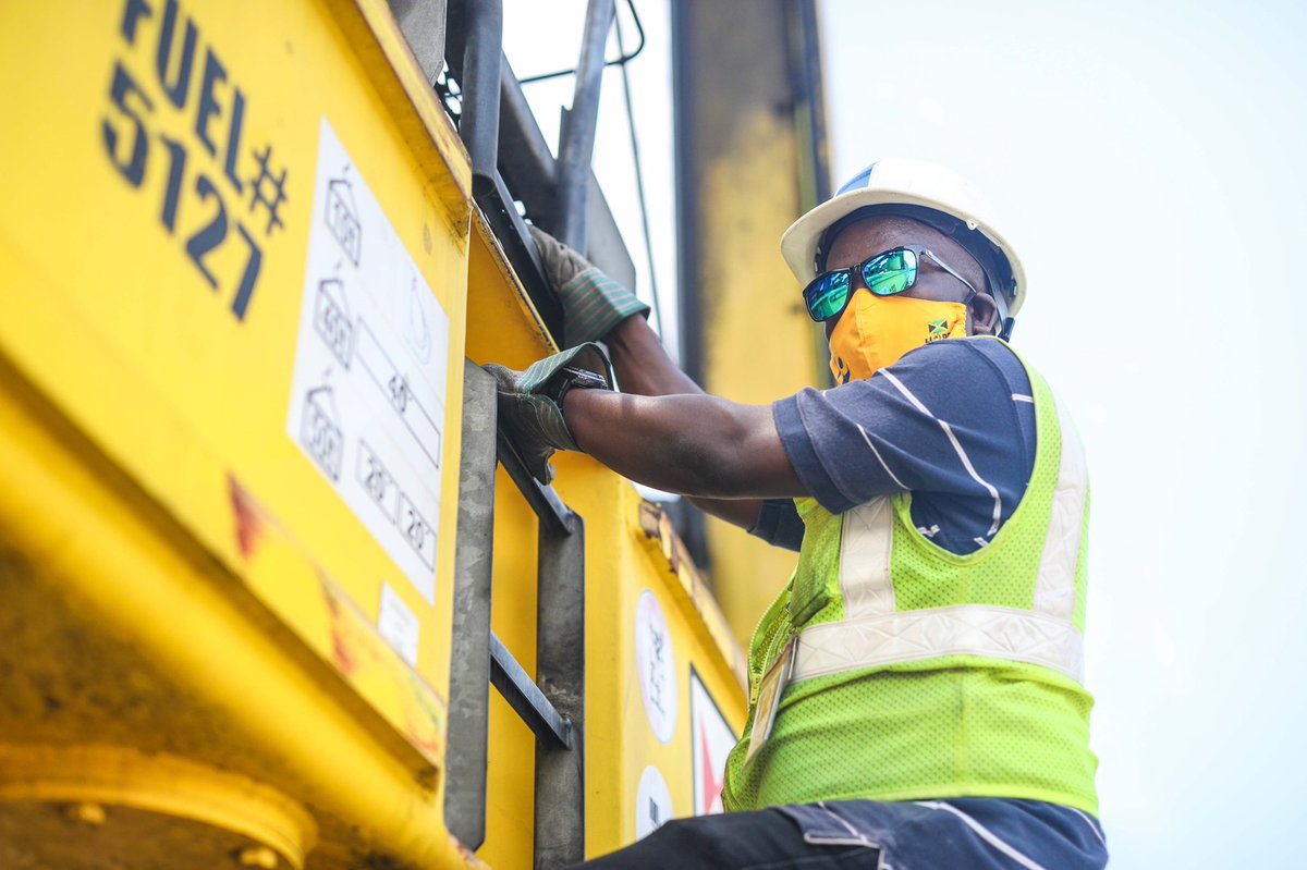 PortAuthorityJa's tweet photo. Climbing into a new week like this Straddle Carrier Operator π
#StraddleCarrier #MobileEquipment #PortofKingston #KingstonContainerTerminal #KFTL #PortAuthorityJa https://t.co/FZGwszlWVh