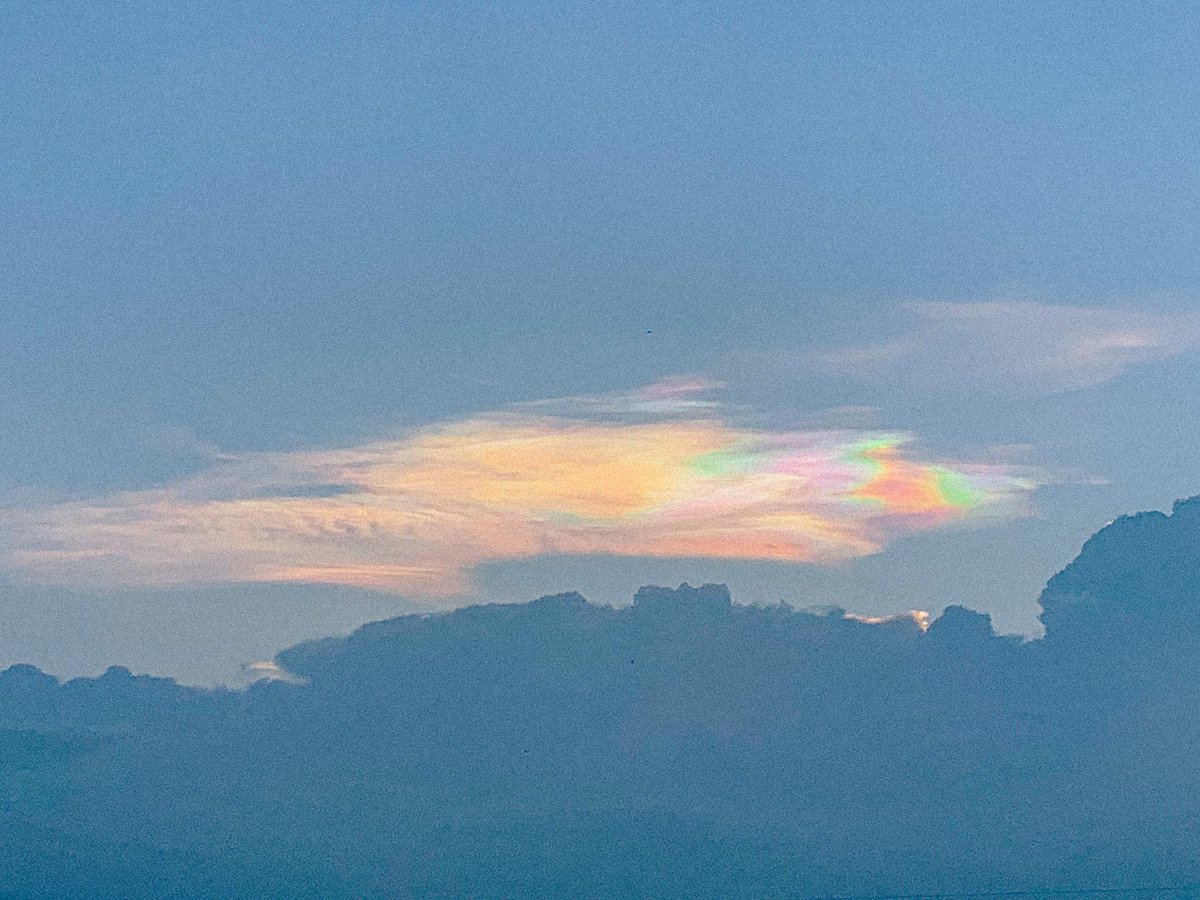 poojaAgor's tweet photo. Sky right now. Zero exaggeration. ✨ https://t.co/4gKsbCRCQD