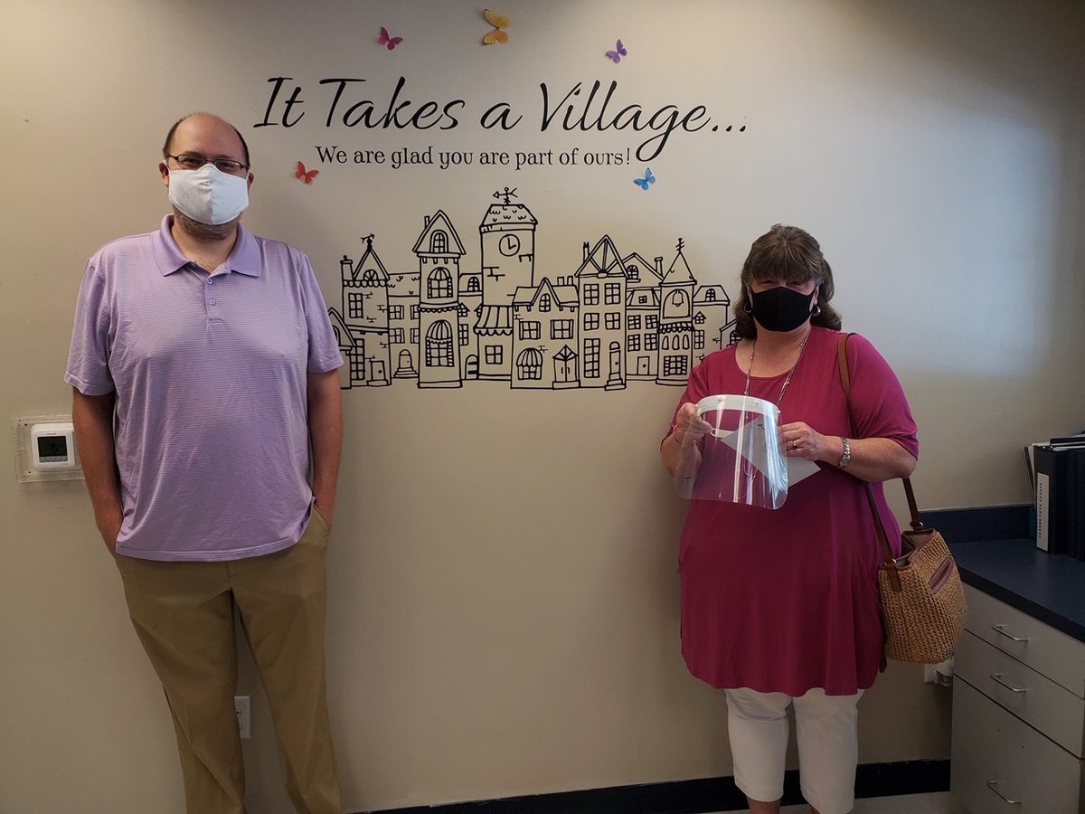 Cemex_USA's tweet photo. CEMEX is proud to be #BuildingCommunityTogether and #EnhancingLives with the #VillageCenters!😊

We donated funds from our @CEMEX Foundation and supplied 200 face shields to help protect them and the families they serve. 👏 https://t.co/3icp78mPA6
