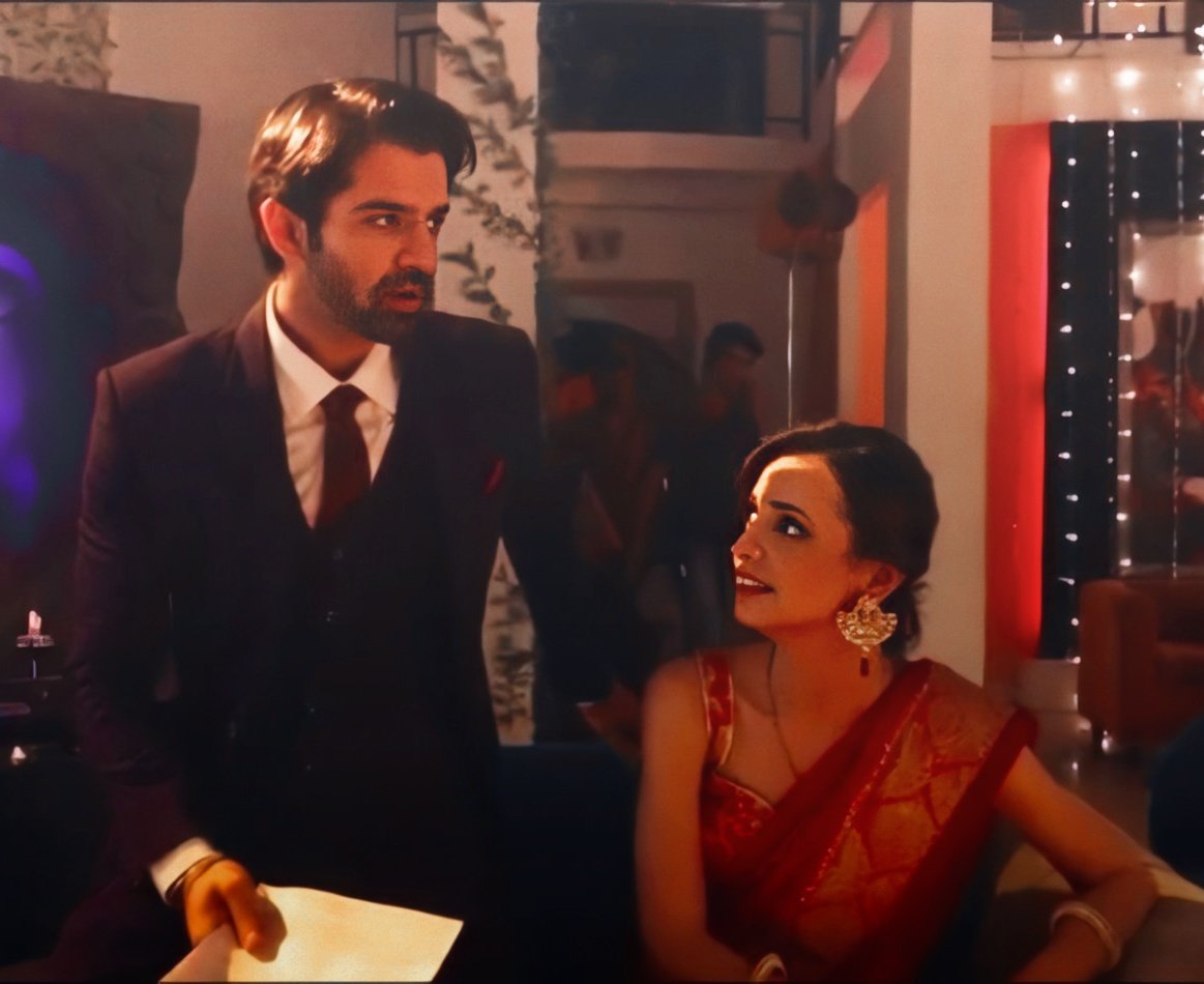 Happiness is never-ending conversations with a best friend. #SanayaIrani  #BarunSobti  #SaRun