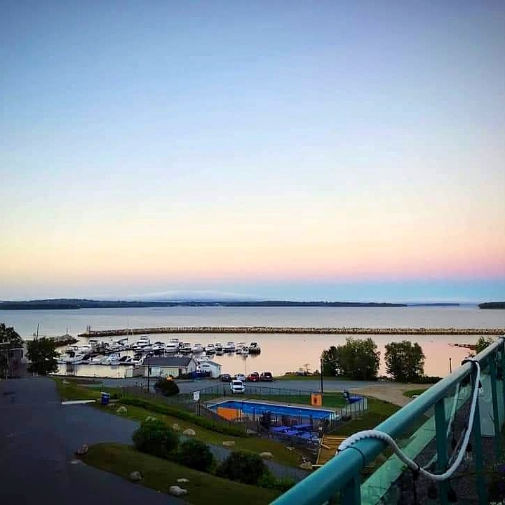 😍😍😍😍 This view pairs well with dinner on the patio &amp; loved ones 😉🌊⚓ #oakislandresort #sunset
