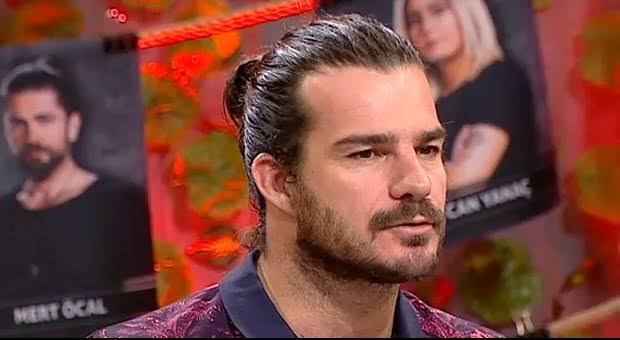 Survivor_Yasin's tweet photo. Aylardır haflardır her potada yasin elenir diyordun.

hakan ne değiştide yasini finale laik gördün🤔

Hakan efendi yasinin arkasında atıp tutuyordun şimdi gelmiş Totem yapmaya mı çalışıyorsun yemezler🤨 @HakanHatipoglu

#Survivor2020 https://t.co/BBAxGt5VJq