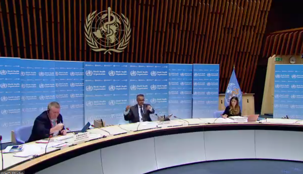 NoticiasONU's tweet photo. "Si los Gobiernos no comunican con claridad y llevan a cabo una estrategia integral. 
Y si la gente no sigue las medidas básicas de salud pública (distancia, mascarillas...)
Si no se hace lo básico, solo hay un camino para la pandemia: irá de mal en peor"
@DrTedros #coronavirus https://t.co/uQdd8NqAr0