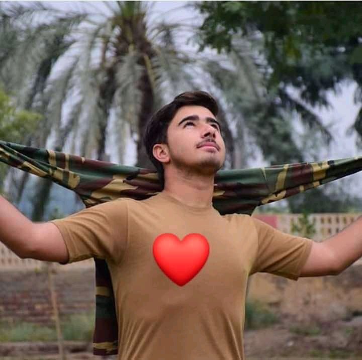 shahaboficial's tweet photo. جن کی وردیوں پر لڑکیاں گھاٸل ہیں........❤️

ان بیچارے فوجیوں کے اپنے بڑے مساٸل ہیں😰
#Dosf🇵🇰 ❤️ https://t.co/BlAi1yRz40