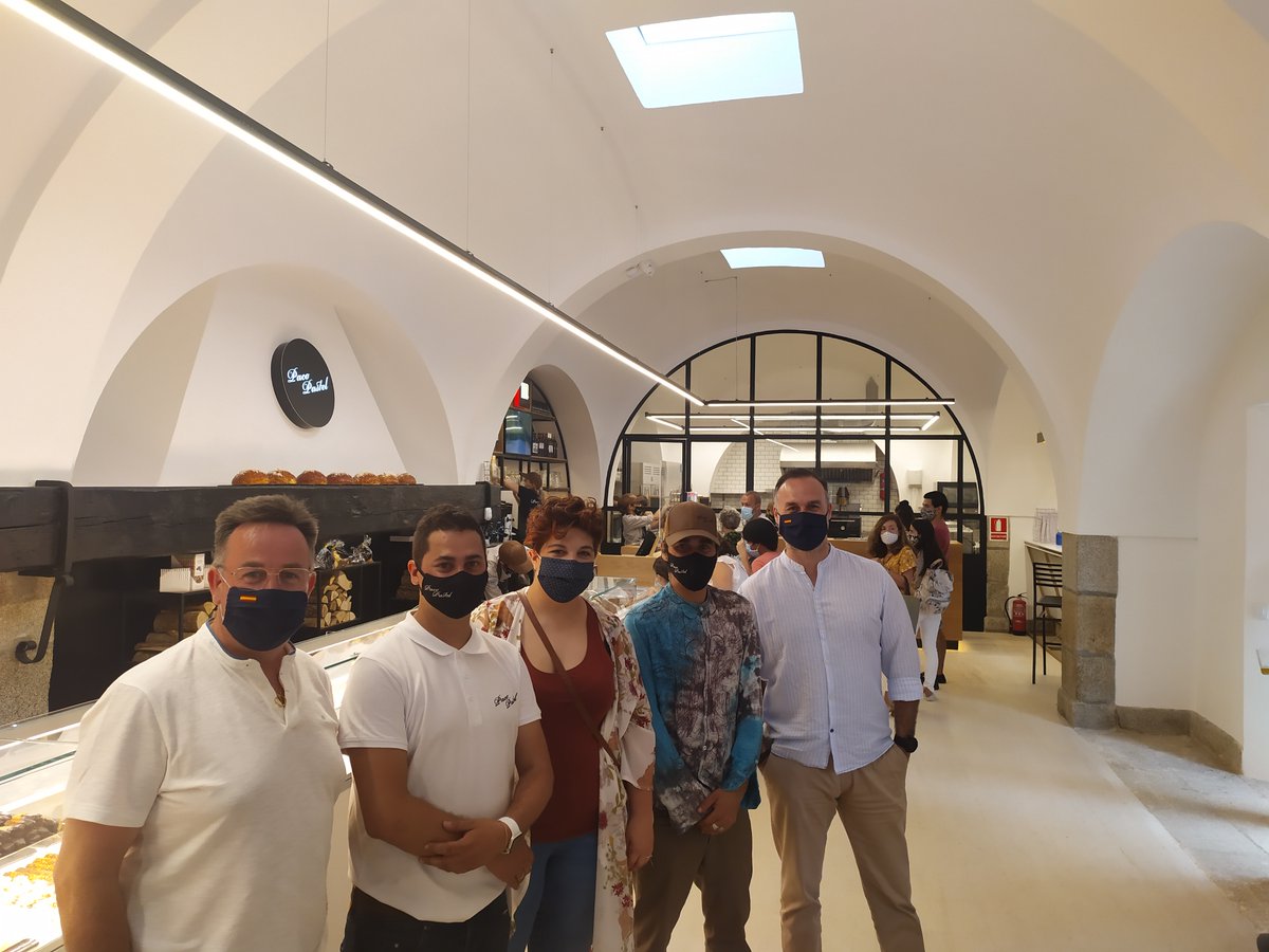 Espectacular inauguración ayer de <a href="/PacoPastelAmets/">Paco Pastel</a> Casita del Príncipe en El Escorial, en la que no podíamos dejar de acompañar a nuestros amigos y clientes. Un proyecto realizado en un palacete de <a href="/PatrimNacional/">Patrimonio Nacional</a>, donde el equipamiento a medida es todo Remai. no os lo perdáis!!