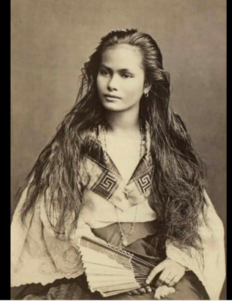 Yully Sanmattino 一口に アイヌ と言っても 顔写真を見るとルーツは多彩ですよね 一人目は縄文系の南洋ルーツっぽいですし 二人目はコーカソイド ロシア 東欧 っぽい 三人目は 和人 弥生系 とさほど変わらない顔をしていますね T