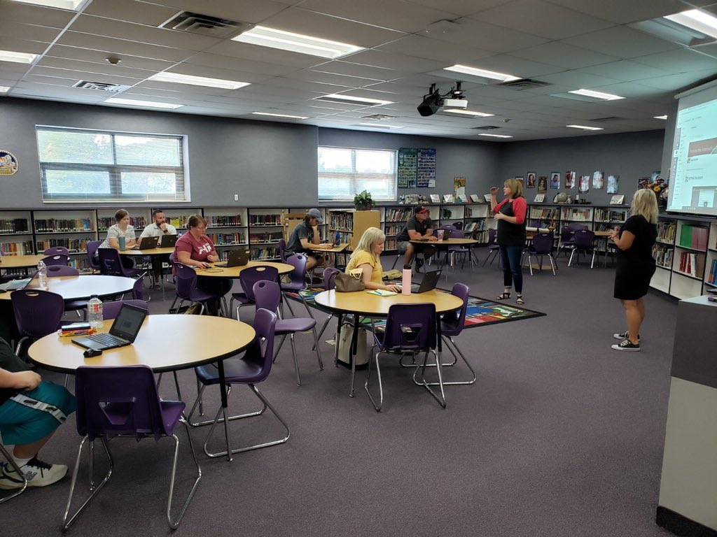 nick_r_harris's tweet photo. Week two of our WSD Canvas Design Academies is under way! Over 80% of WSD teachers from K-12 will be ready to use Canvas as our LMS this fall so students (and parents) will have a consistent learning experience whether they’re at home or at school! 
#dedicatedteachers #wsdedtech https://t.co/6go3UBBJcD