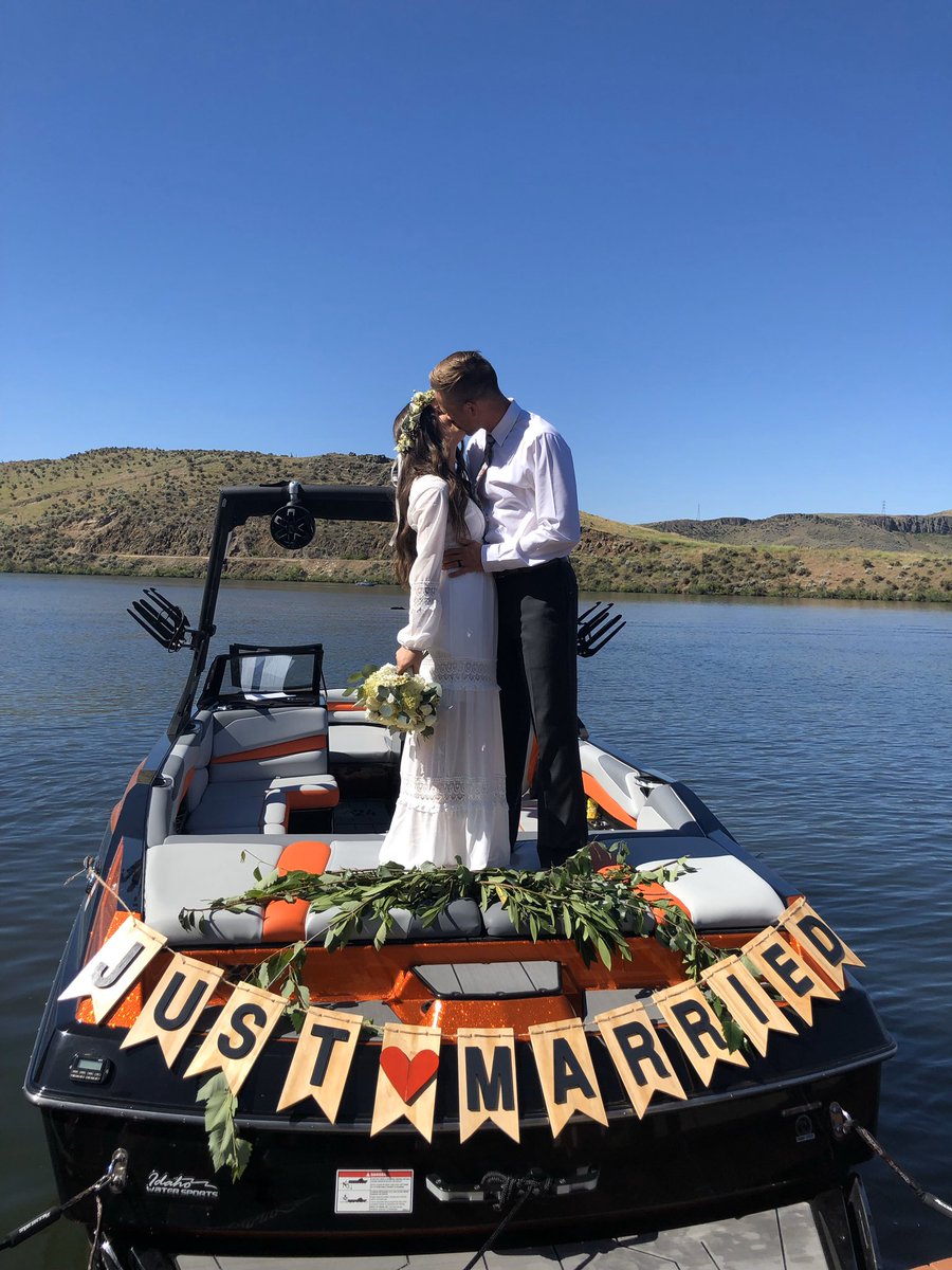 aubrienP's tweet photo. life update: I got to marry the love of my life on the back of his boat!!! I would not want it any other way:) https://t.co/3tMZ7Oshjy
