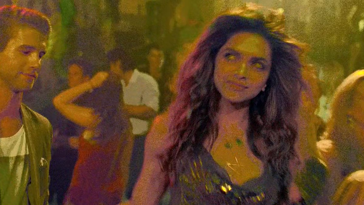 Who tf is  #Veronica? And I guess none could evade her enchanting charm. Okay, this Tweet is dedicated to the damn effing introduction of Veronica. And Deepika, man. Why so beautiful?  #8YearsOfVeronica