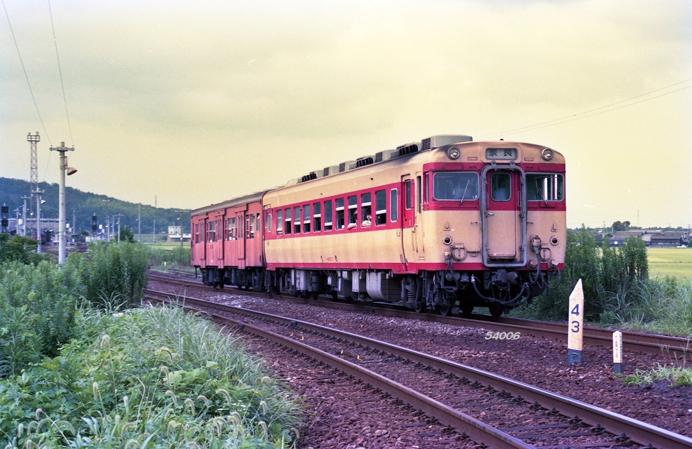 1964（昭和39）年帝車製キハ58 573（天イセ）。鳥羽発奈良行き普通列車
