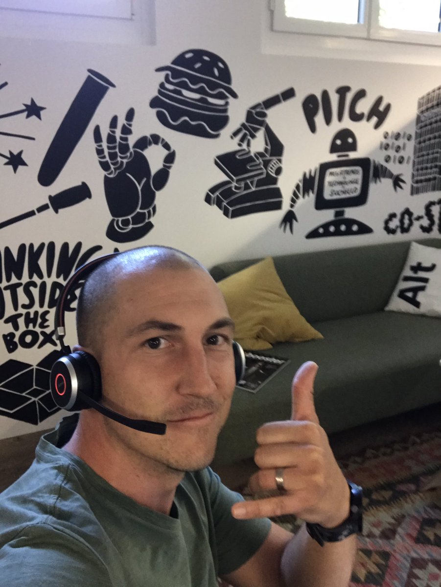 tom_studer's tweet photo. 👋 Hi there, greats from @PostFinance Innovation Space!
#PFLab 🤘🤙 https://t.co/tLGbcO56s2