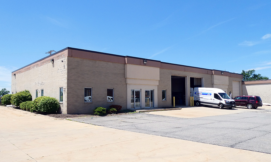 TeamBarna's tweet photo. Just Listed! 9,000 SF available for lease on Midwest Avenue in Garfield Heights, OH. Contact @JasonLaver, @Ekijewski or @GeorgePofok for more information. @Cresco_RE 
Brochure: https://t.co/JvxWktsjIg
Website: https://t.co/omPzngPEw4 https://t.co/OxLDQnvNEh