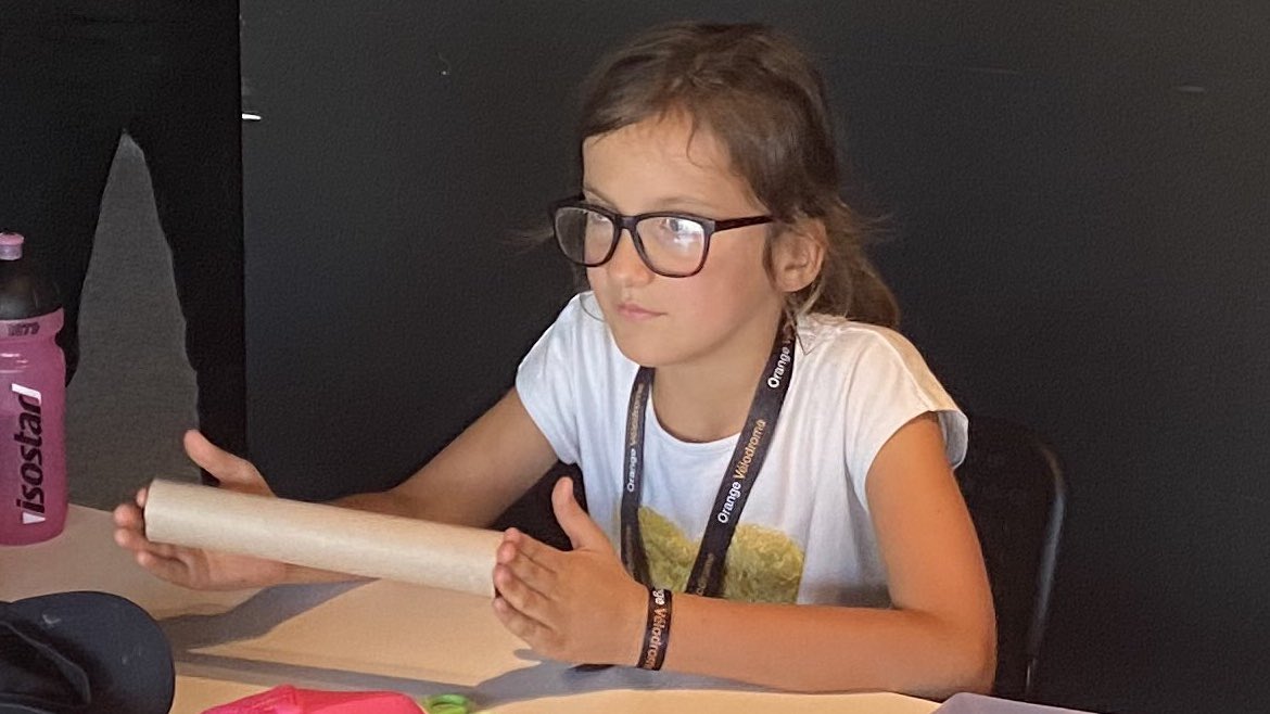 OrangePACA's tweet photo. Au programme de l’OV School cet après midi : travaux pratiques 😉📐✂️

Apprendre, certes, mais en expérimentant et en s’amusant qui plus est dans un lieu mythique : @orangevelodrome 🥰 https://t.co/7gMoAwC8Bb