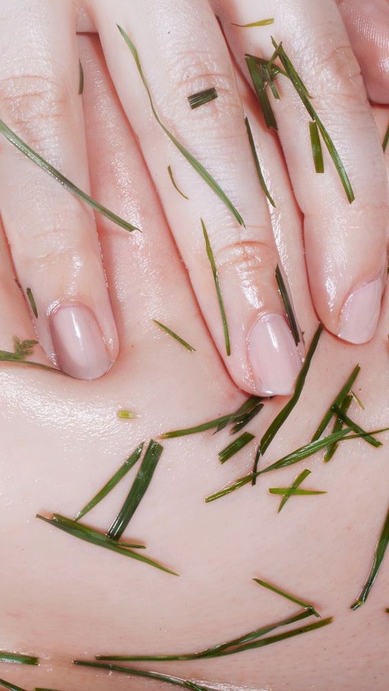 Aphrodite woman is driven to pursue emotional connection & intensity. She is not interested in long relationships unless Hera is also present. She is passionate, sensual, intense, witty and charming. Her magnetic personality draws people in even if she is not top tier beauty.