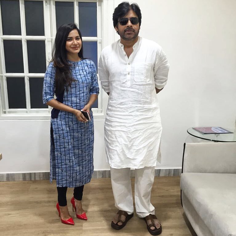 Ashuu_Reddy_'s tweet photo. Adv Happy B-Day my ♥️

@PawanKalyan

@ashuu_official

#AdvanceHBDPawanKalyan https://t.co/TaBNQxD8Rx