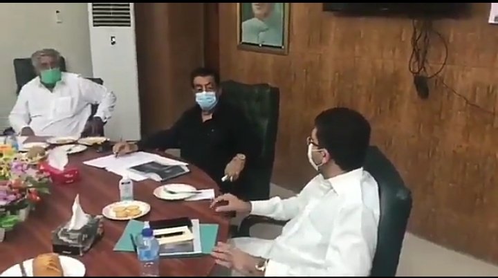 IamMAS100's tweet photo. Well said by MPA Nawab Taimur Talpur in meeting held at DC office umarkot regarding locust issue in umarkot city & different regions of #ukt
#locust_attack
@TaimurTapur @SyedAmeerAShah
@zamirghumro @Sangrisaeed
@Xadeejournalist https://t.co/K598GkURfI