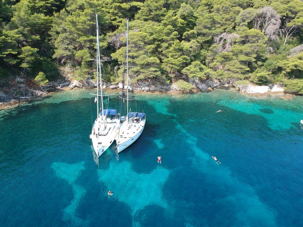 aproacheyachts's tweet photo. Croacia, la isla de Sipan, a 17 km de Dubrovnik tiene unas aguas cristalinas donde te puedes bañar tranquilamente #FelizSabado #sailing https://t.co/dtMylTUI9W
