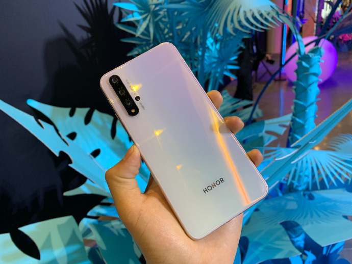 gizmochina's tweet image. Honor 20 and Honor 20 Pro are receiving Magic UI 3.1 update in Europe

bit.ly/38Po4if

#Honor #Honor20 #Honor20Pro #MagicUI #EMUI