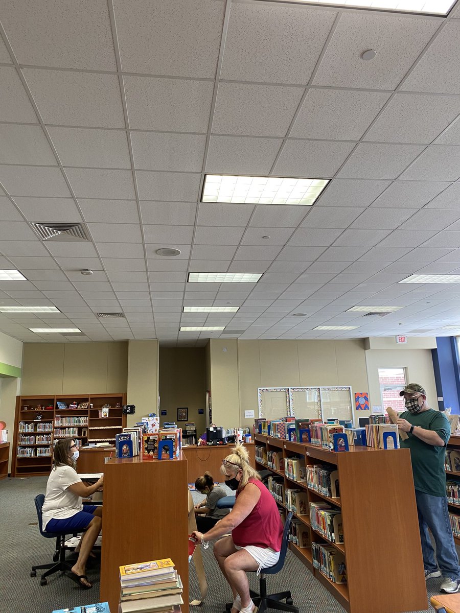 GriselRwallace's tweet photo. HRE staff genrifying the library! Thanks for volunteering your time to make the HRE library better for our Hawks! #BeEpicIn2020 #genrification #library #genres https://t.co/HlsYGEpa2O