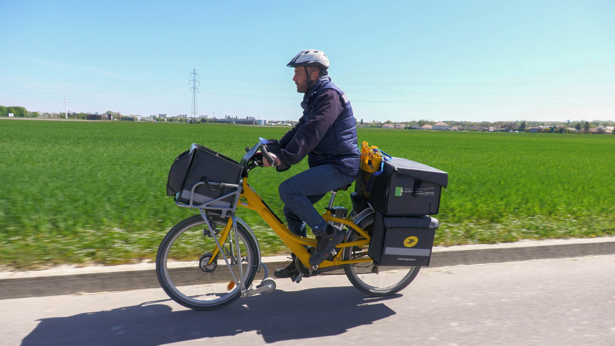 GroupeLaPoste's tweet image. #RSE | La Poste développe de nouveaux #services pour vous #SimplifierLaVie. 🤝

En s'appuyant sur son réseau de 70 000 facteurs acteurs de confiance, #LaPoste devient le 1er opérateur de services de #proximité

 ▶️ ow.ly/hq0l50AiFx4 #LaPosteSEngage