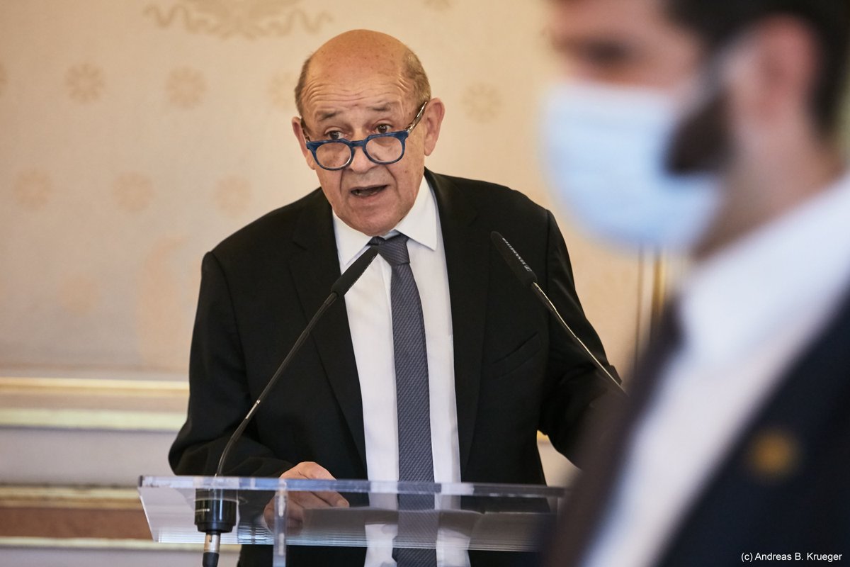 AllemagneDiplo's tweet photo. En présence de ses homologues européens, l’ambassadeur #Amb_NML🇩🇪 a eu l’honneur d’accueillir vendredi le MEAE🇫🇷 @JY_LeDrian. Merci pour l’excellente discussion sur la présidence allemande de l’#UE et sur les défis qui nous attendent #tousensemble🇪🇺 #EU2020DE https://t.co/eVTUhxqTb8