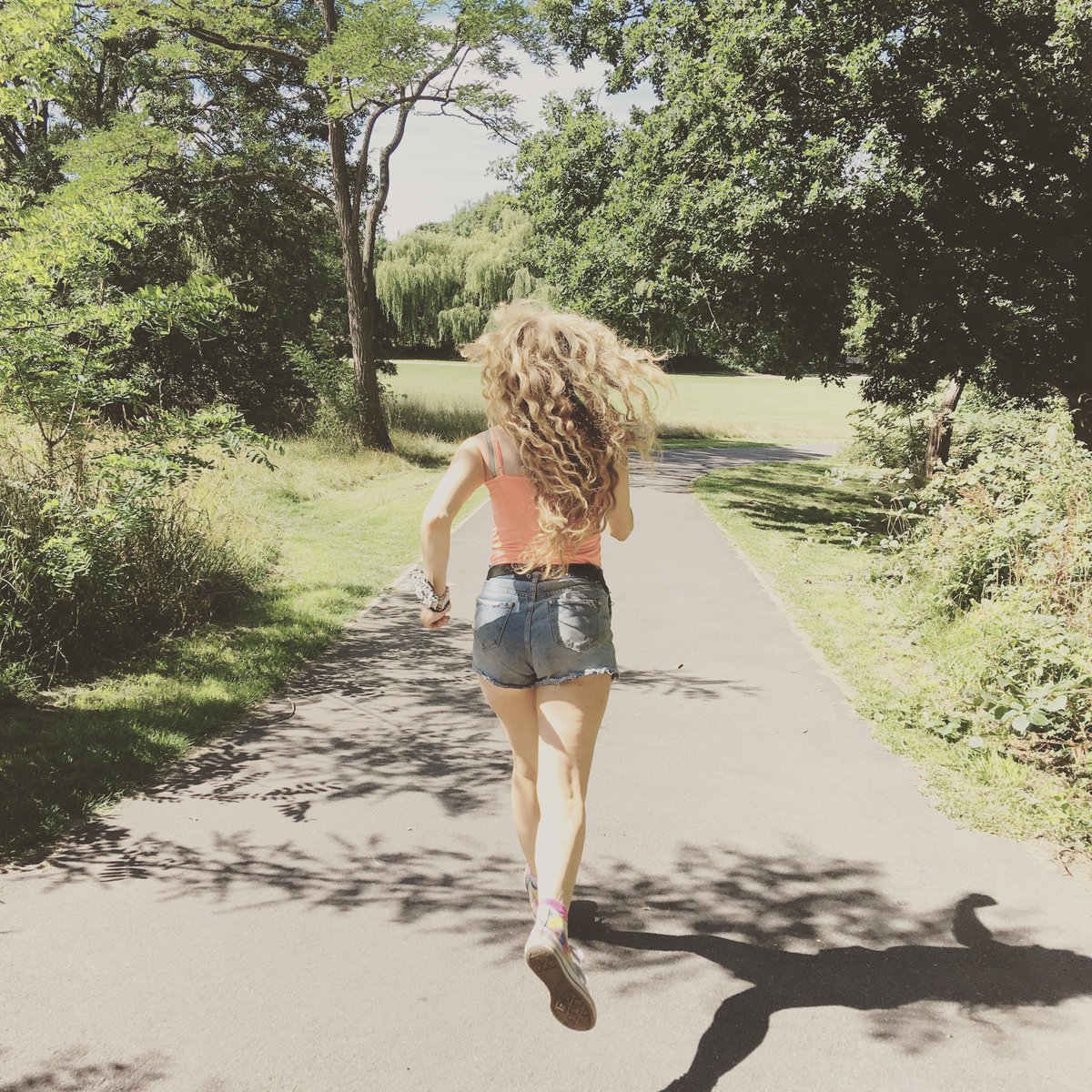 MelanieMasson1's tweet photo. My daughter snapped me running after the dog this morning in the park! #fastlegs #park #run https://t.co/HmWvUHyHiC