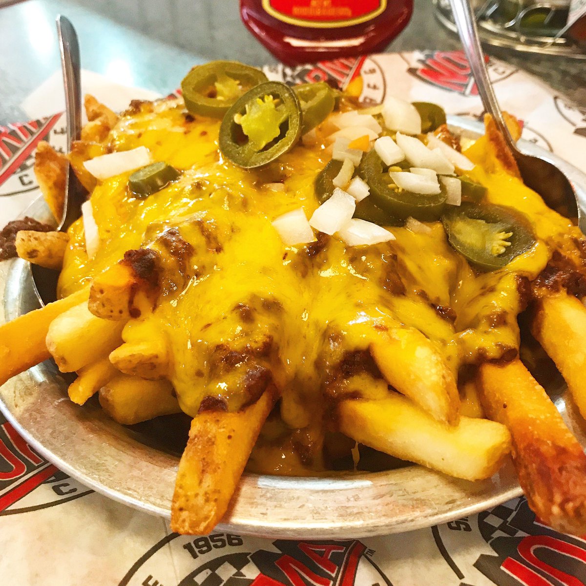 NormasCafe's tweet image. I know it’s cheesy but you make me melt! 🧀🍟
Happy National Fry Day! Celebrate with a pie tin packed with our chili cheese fries. All 5 locations are open for dine-in, to-go or @favor contactless delivery! 
#NationalFrenchFryDay #FrenchFryDay 
NormasCafe.com/menu