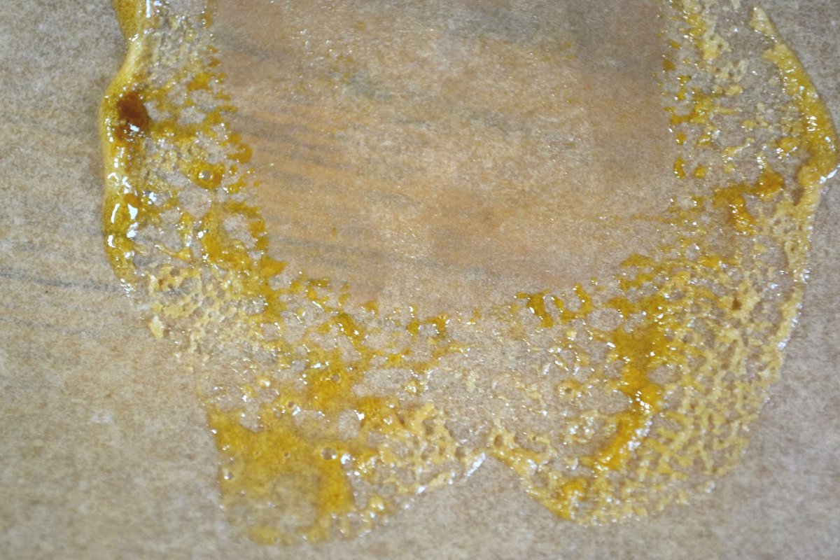 GuideRosin's tweet image. Here is my freshly pressed solventless Green Crack cannabis rosin. Learn how to press your own using a rosin press machine at bit.ly/306Gwi9