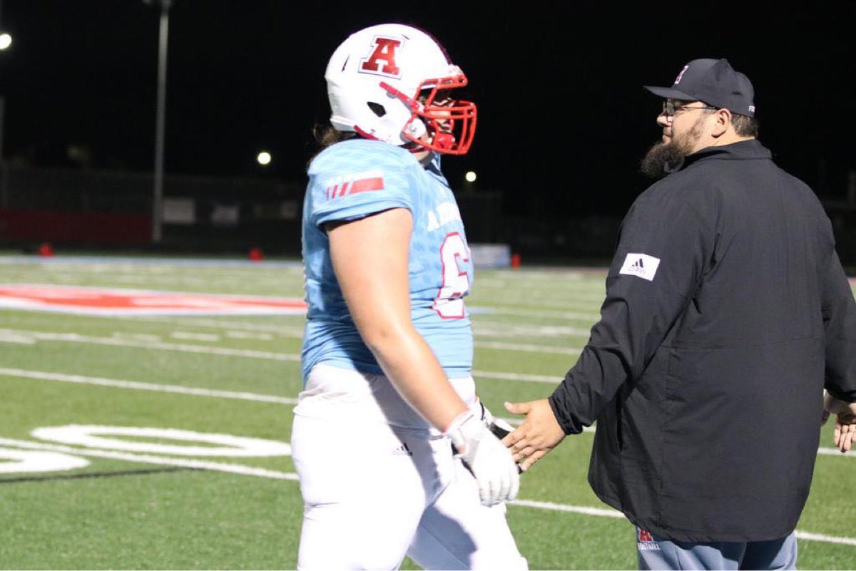 CoachDemitri_V's tweet image. The thing I love doing most in this world is coaching football