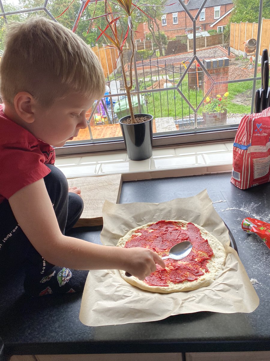 laurenpaige94's tweet photo. @MpNursery Jackson loves to help cook today he made mushroom and spinach pizza for everyone https://t.co/k4AbTMXF54