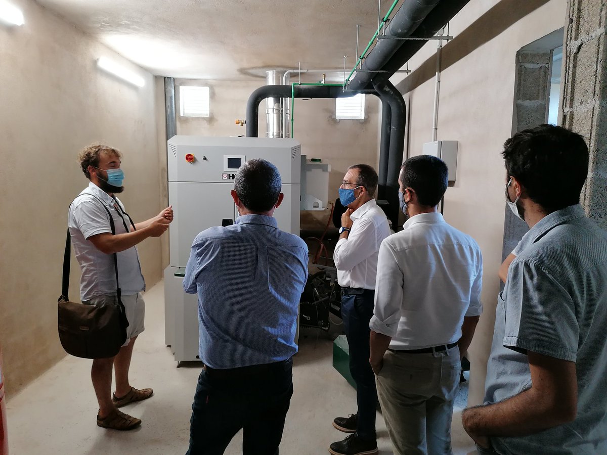 jpyllanes's tweet photo. Aquesta piscina d'Es Mercadal a #Menorca estarà climatitzada 100% amb energies renovables: amb plaques fotovoltaiques i amb una caldera de biomassa alimentada amb producte local

A més, la caldera proporcionarà aigua calenta a la resta d'instal·lacions d'aquesta infraestructura https://t.co/B9yHSeWoZB