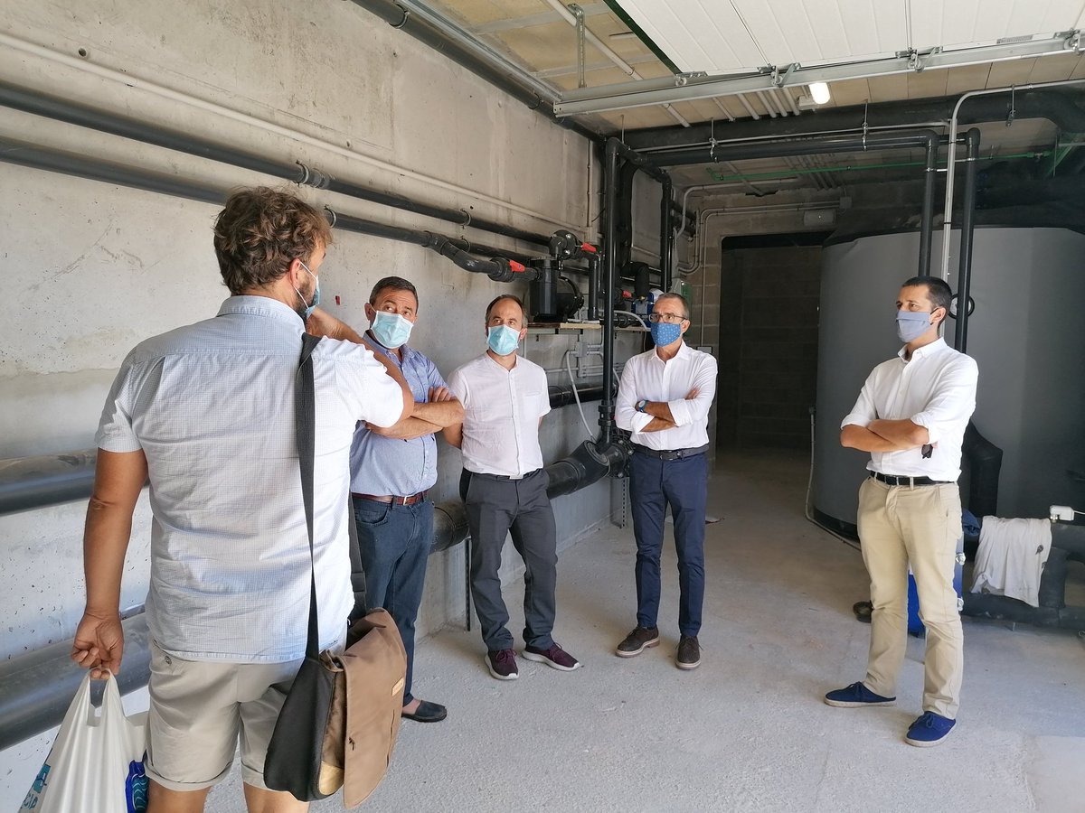 jpyllanes's tweet photo. Aquesta piscina d'Es Mercadal a #Menorca estarà climatitzada 100% amb energies renovables: amb plaques fotovoltaiques i amb una caldera de biomassa alimentada amb producte local

A més, la caldera proporcionarà aigua calenta a la resta d'instal·lacions d'aquesta infraestructura https://t.co/B9yHSeWoZB