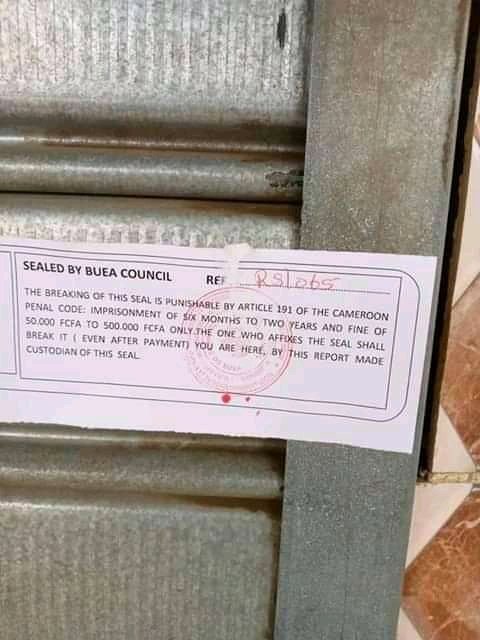 ClintMedia's tweet photo. Buea Council Mayor David Mafany Namanje today ordered the sealing of shops that respect Ghost town.
With the aid of council workers and security forces, he embarked on a campaign geared towards encouraging a business atmosphere on the respected traditional Monday. https://t.co/4nTIxvxjrQ