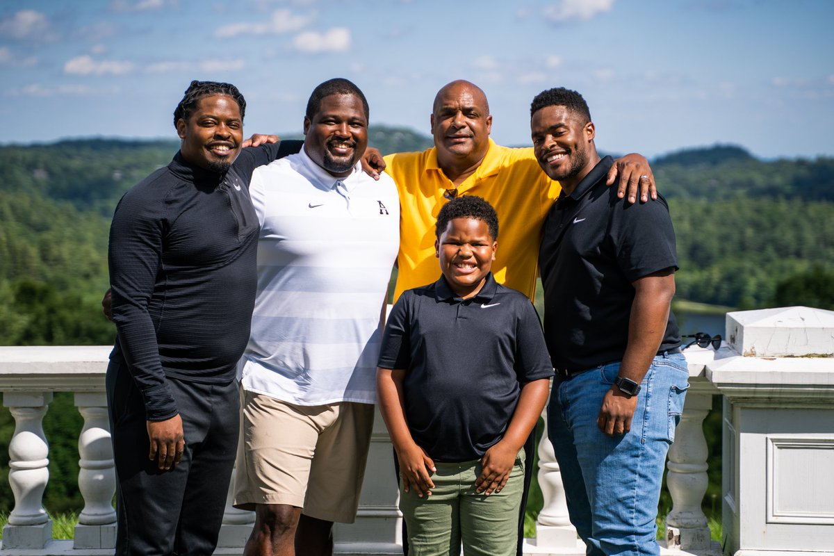 CortBraswell's tweet photo. "When all the dust is settled, and all the crowds are gone, the things that matter are faith, family, and friends." #FamilyMatters #BooneGoons https://t.co/0bG1XTeq5d