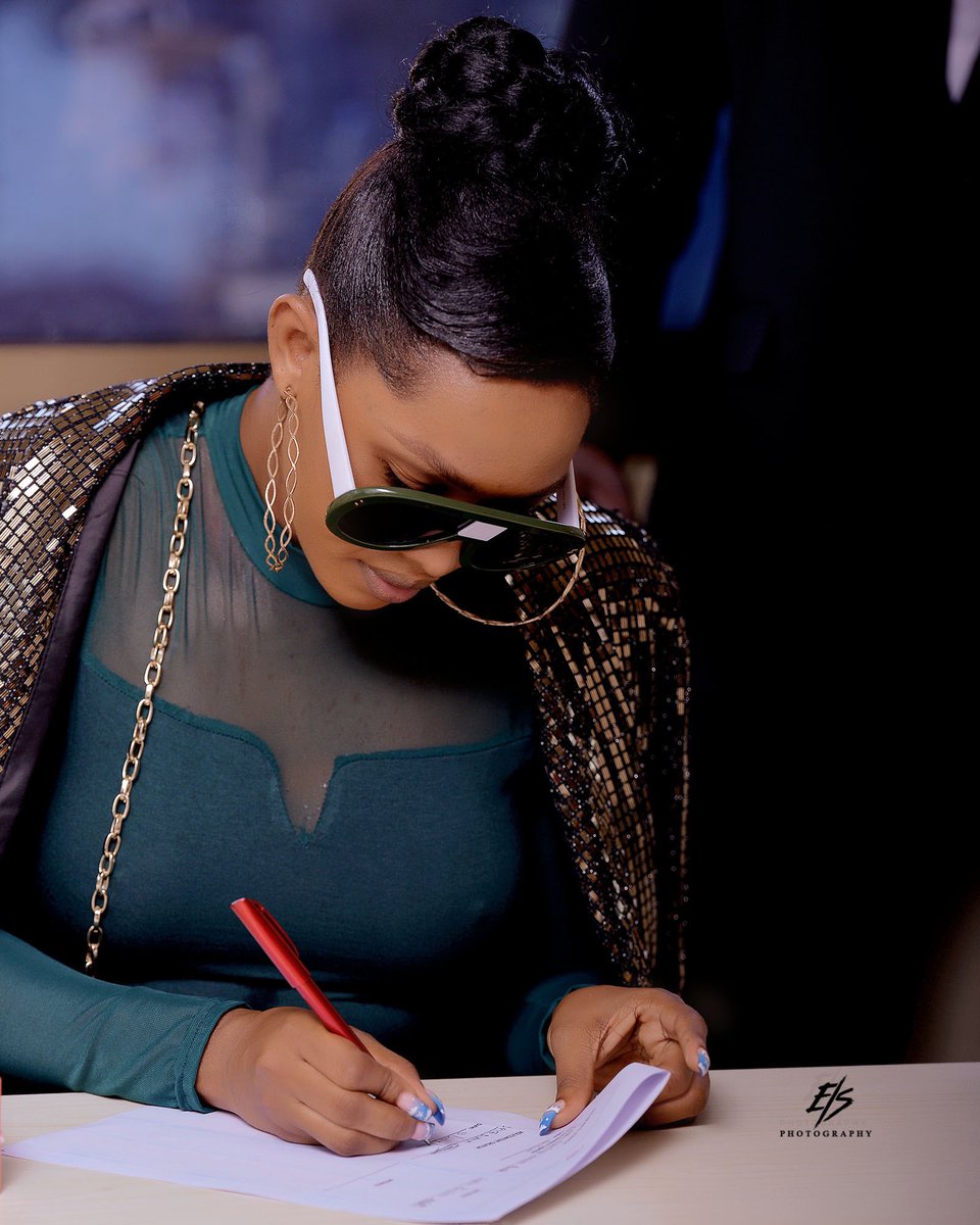 SpiceDianaUg's tweet photo. I have a new family fam 🥰
I am so glad I will be working with @itelMobileUG on the amazing latest p36 &amp; p36 pro . The most exciting part is that it has a strong battery that you will need to experience yourself . Grab yours at a nearby itel shop . Got myself two of them https://t.co/DLzOUnKcgL