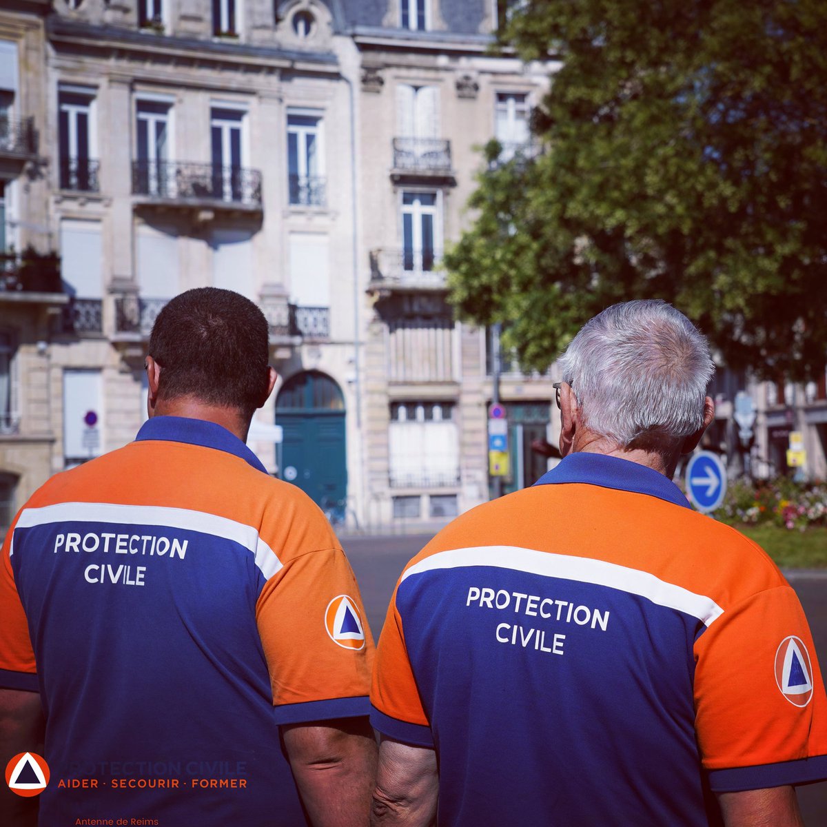 Protec51's tweet photo. Nos #benevoles sont présents sur #Reims et #châlons pour la #cérémonie de la fête nationale en #hommage aux soigants https://t.co/xAbKOtnCLt