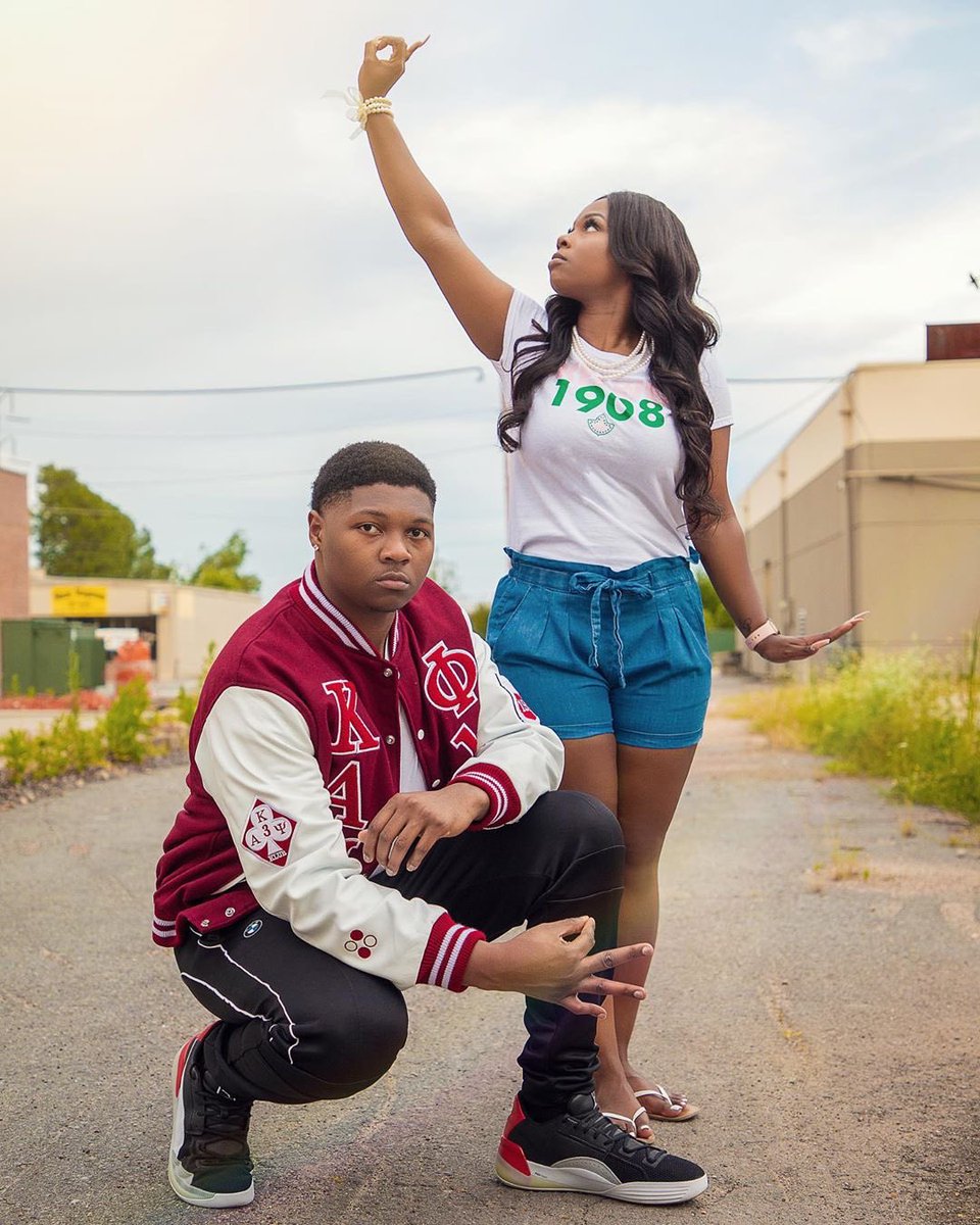 Twin Love  Greek Love ♦️🐸.     #UAPB #CANON #CANONPHOTOS #canonphotography #explorepage #alphakappaalpha #AKA #kappaalphapsi #nupe #kapsi #1911 #canon5dmarkiv #igdaily #HBCU #HBCUBUZZ #siblings #college #collegegrad #brotherandsister #twins #love