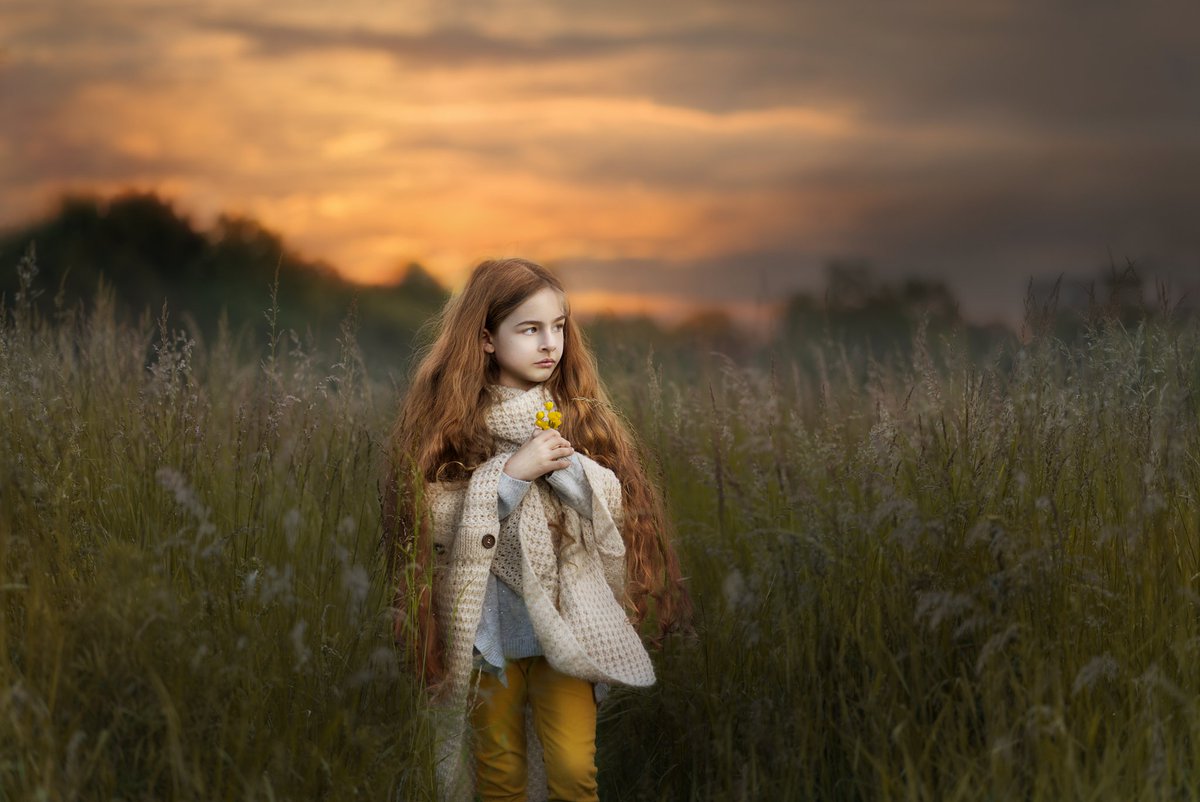 alyssazed's tweet photo. Throwback to my photoshoots in 2018, I'm always going to be a #Sony girl. I will try my new #SonyZV1 to make portraits like this, will it work? 😁 That's my next YouTube Vlog Topic https://t.co/3bMEDCp40s