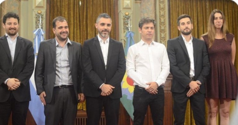 LiliramosLanus1's tweet photo. #DefensoresDeMacri #ArmandoElFuturo⭕ #JuntosPorElCambio 
ATENCIÓN 
OTRO CURRO MAS 
DESPILFARRO EN PROVINCIA ARBA GASTARÁ 
4.500.000 EN ALQUILER DE TRAILERS PARA FISCALIZAR RUTAS VACÍAS 😉🤡
#CurroK https://t.co/a2WzDjsEFs