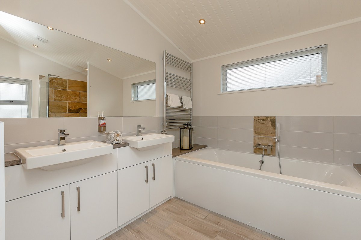 ✨HOT TUB GIVEAWAY✨

We are OPEN and to celebrate we are giving away a short couples' break in our Retreat Lodge on the banks of Loch Lomond, with robes, slippers and a bottle of Bubbly🍾💕

Follow &amp; Retweet to enter.

Safer Stays >>> orlo.uk/5U78c 

#EscapeToArgyll