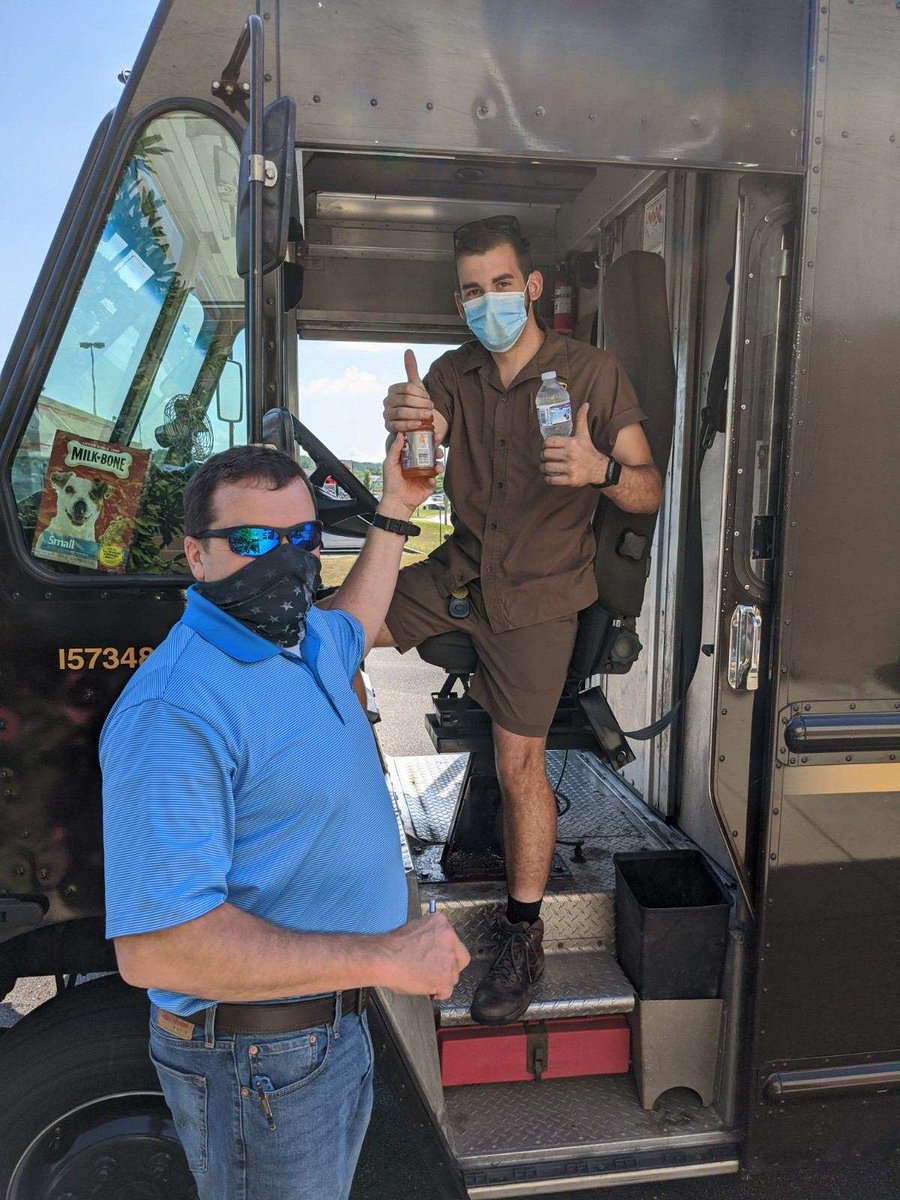 Driver observations and hydration reinforcement in Hamilton center.  !!😎