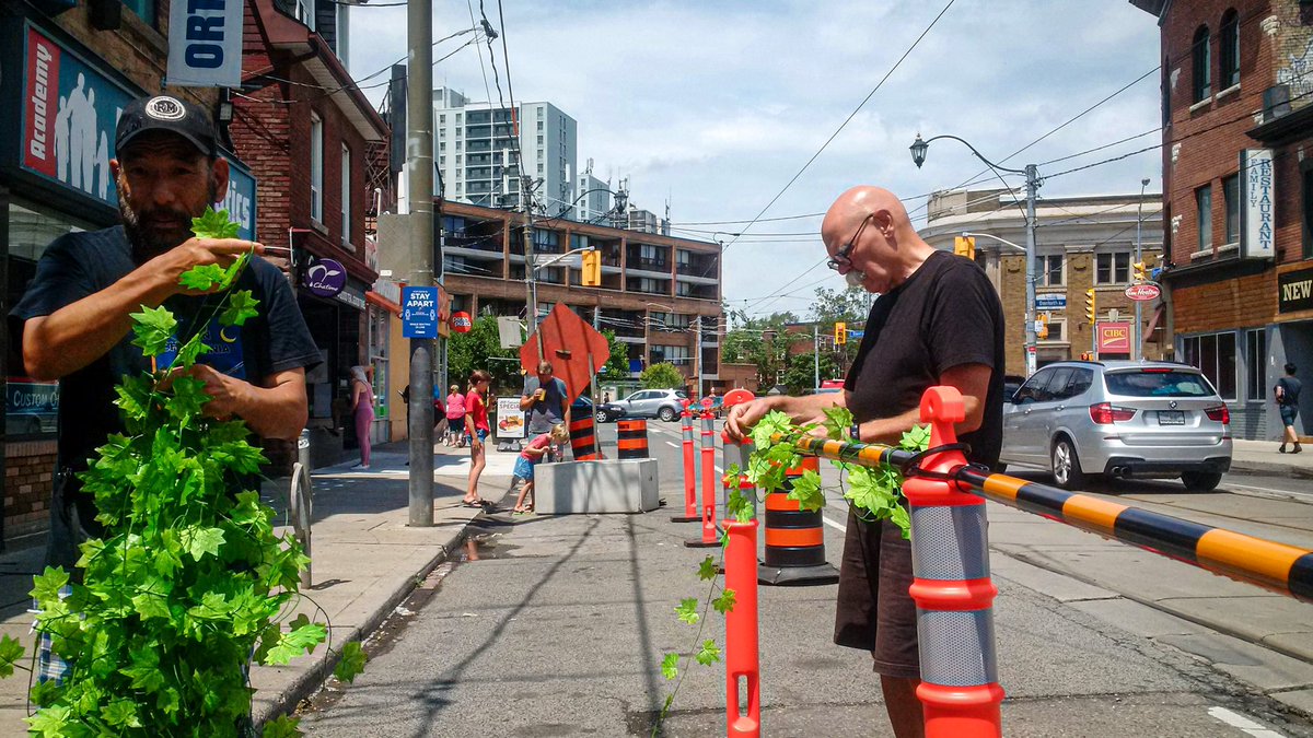 BroadviewDanBIA's tweet photo. A few helping hands coming out to help decorate the patio  at @SiEspressoBar 
#thedanforth #Toronto #danforthpatios https://t.co/xMvbdePAXh