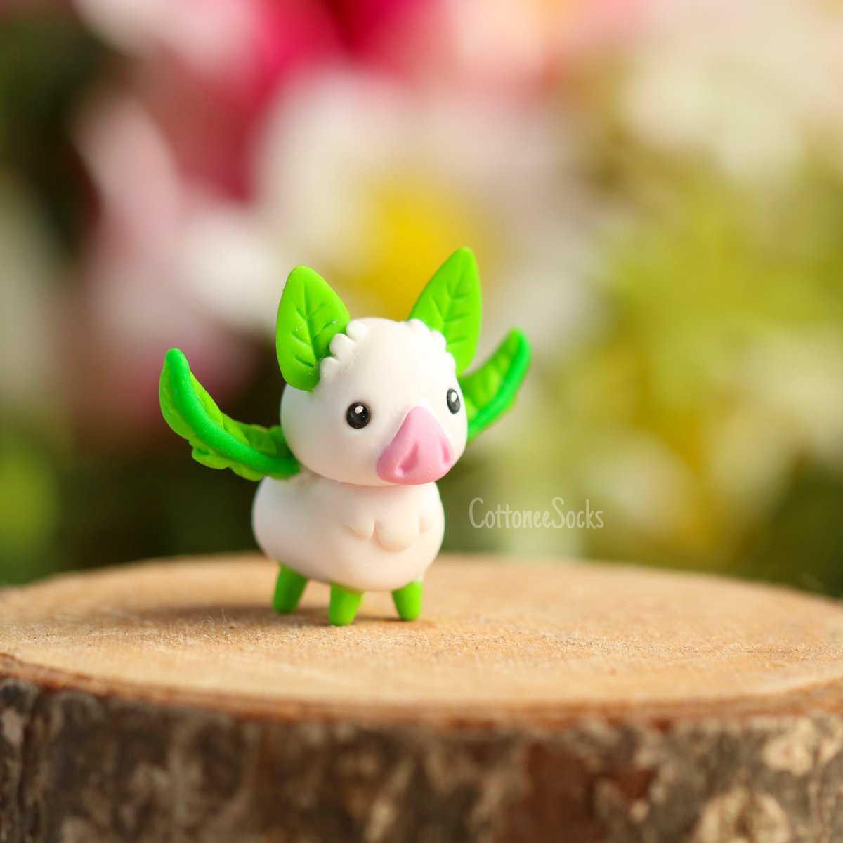 CottoneeSocks tweet picture