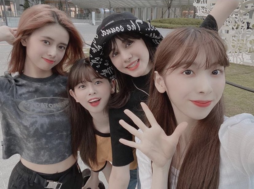 rikupics's tweet photo. [Instagram] Miihi update with Rima and Nina ♥

•#Riku #リク #리쿠 #NiziU• https://t.co/CX00jMck5H
