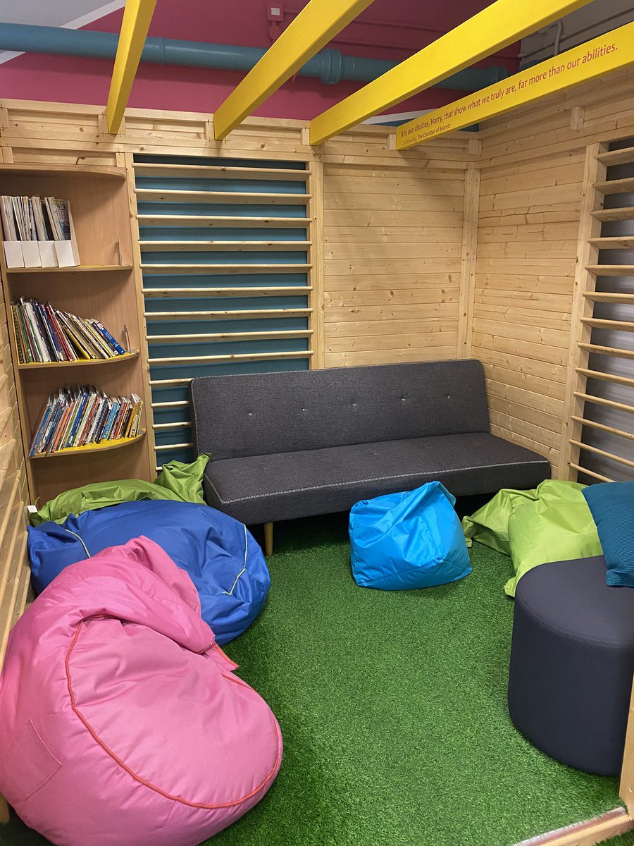 hydeh_rose's tweet photo. The beautiful library back and ready for when children can relax and have a read 💛with our beautiful @imaginecentre reading gladiator books and @theweekjunior magazine racks!  @TheOaklandsBham @OaklandsPTA @MrCourt123 thanks to all the 💪🏽 from a wonderful team. @OpenUni_RfP https://t.co/HszDlSw78H